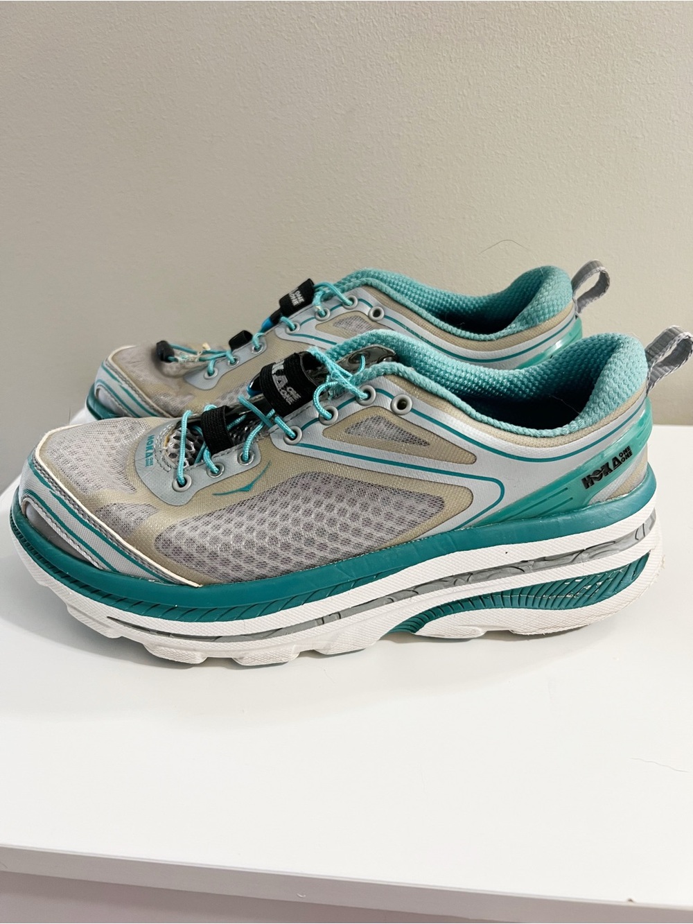 Hoka One One Bondi 3 Athletic Sneakers in Silver and Teal Size 7.5